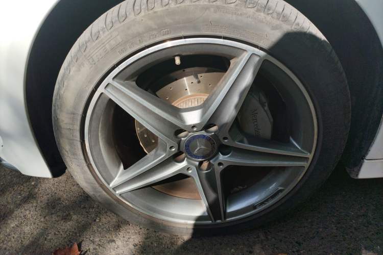 Used Mercedes-Benz C-Class 2015 C 200 station wagon Right Front Wheel Hub