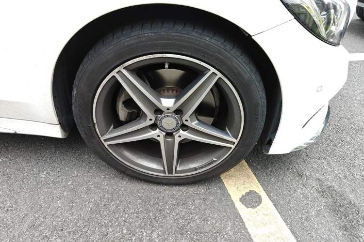Used Mercedes-Benz C-Class 2015 C 260 L Sport Edition Right Front Wheel Hub