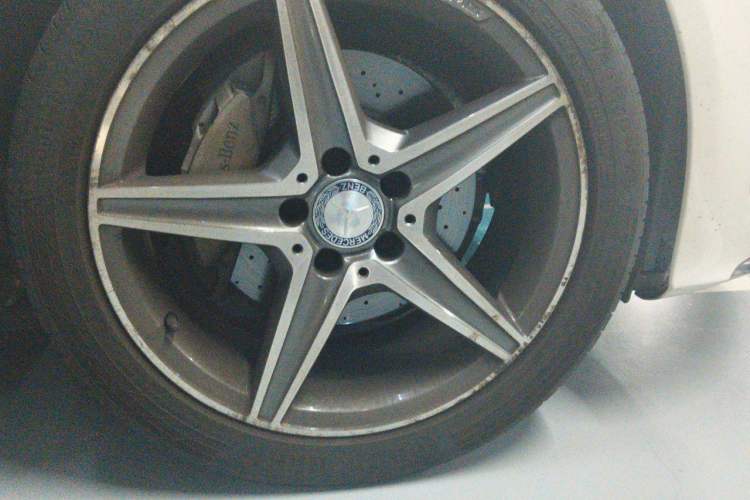 Used Mercedes-Benz C-Class 2015 C 200 station wagon Right Front Wheel Hub