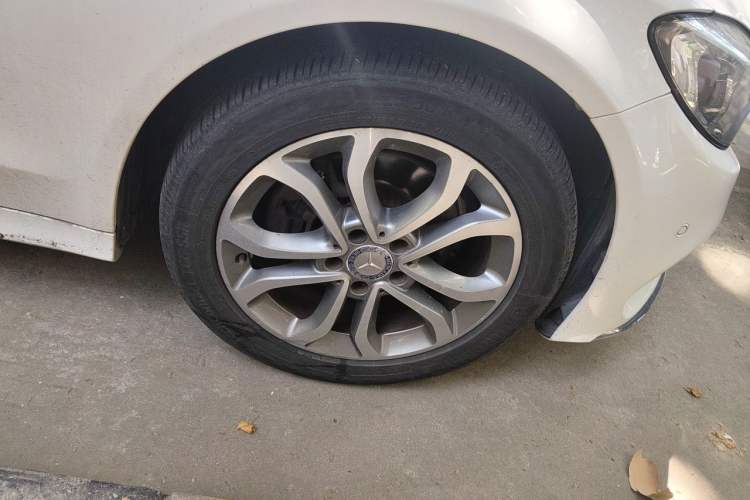 Used Mercedes-Benz C-Class 2015 Revised C 200 L Sport Edition Right Front Wheel Hub