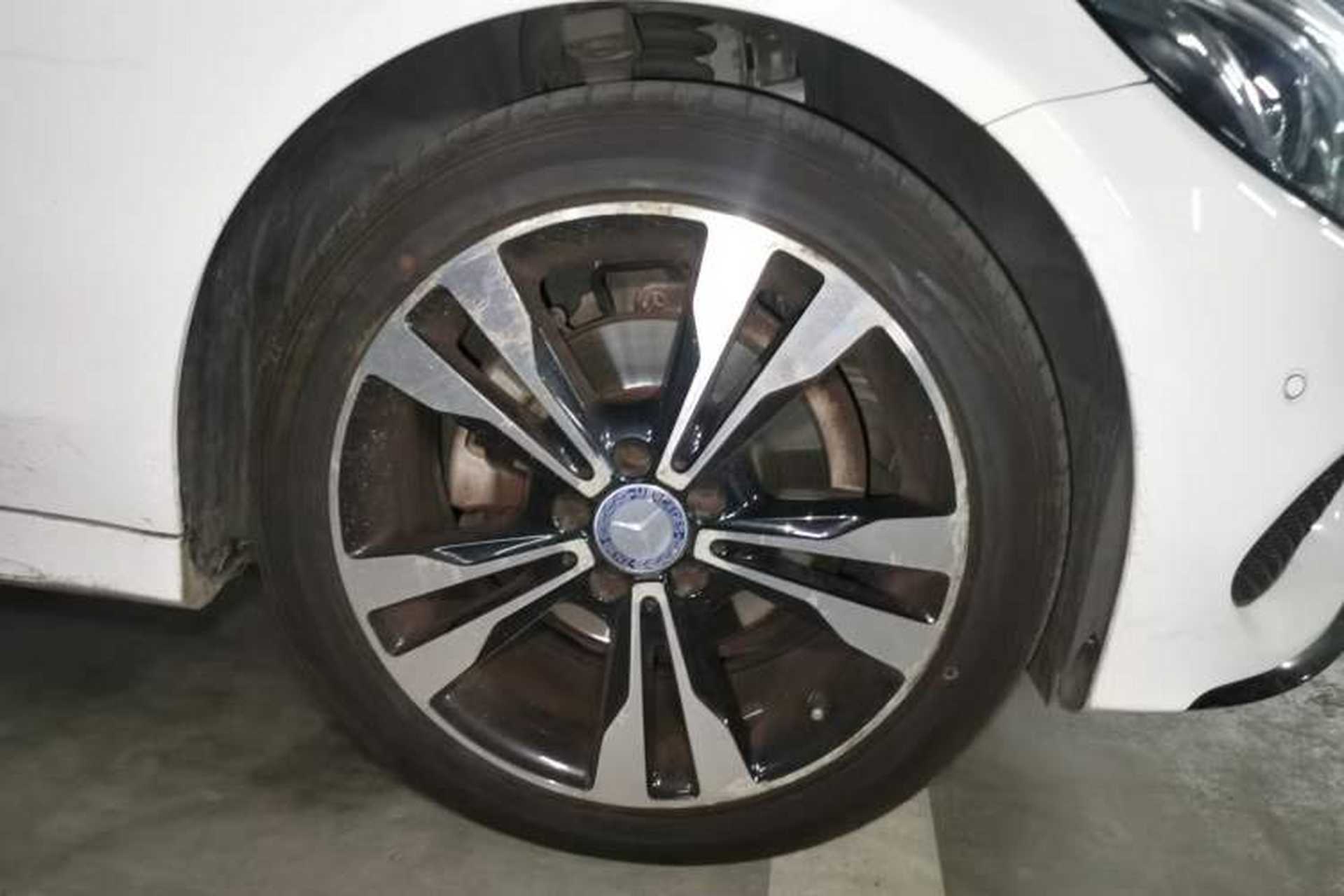 Used Mercedes-Benz C-Class 2015 C 200 Sport Edition 4MATIC Right Front Wheel Hub