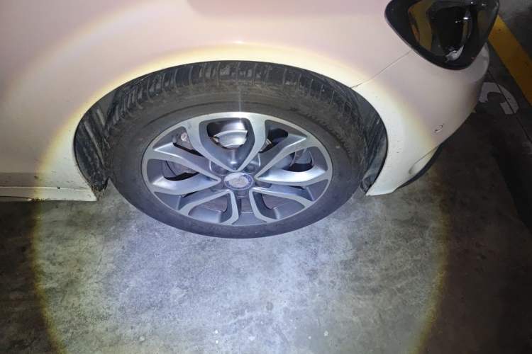 Used Mercedes-Benz C-Class 2015 Revised C 200 L Sport Edition Right Front Wheel Hub