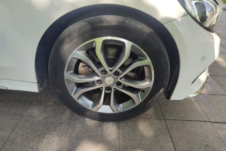 Used Mercedes-Benz C-Class 2015 C 200 L Sport Edition Right Front Wheel Hub