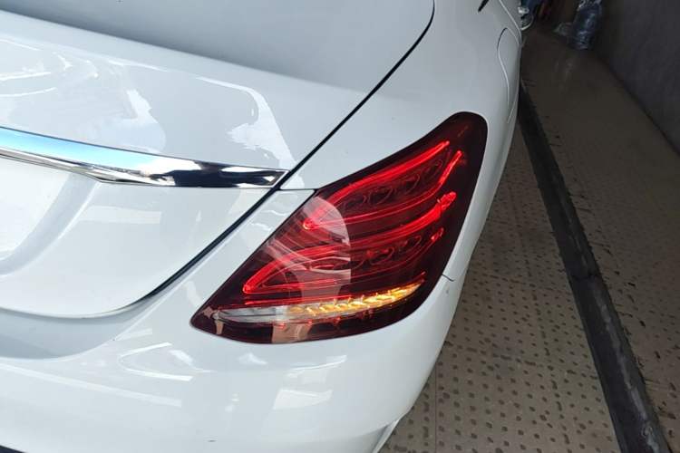Used Mercedes-Benz C-Class 2015 Revised C 200 L Sport Edition Right Rear Taillight
