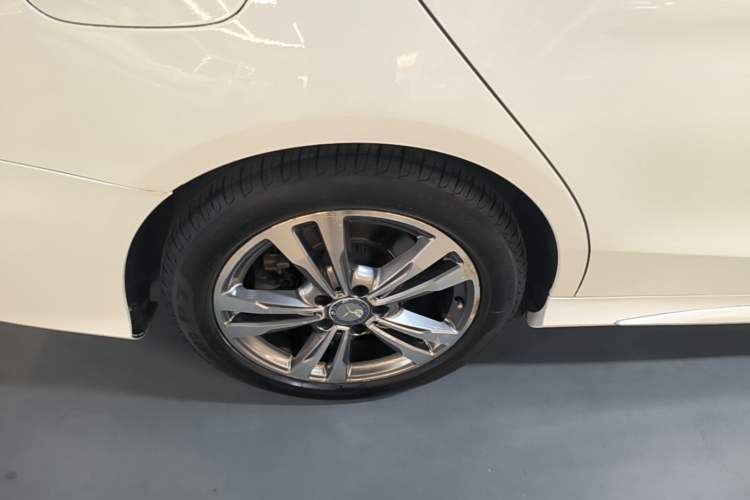 Used Mercedes-Benz C-Class 2015 Revised C 200 L Sport Edition Right Rear Wheel Hub