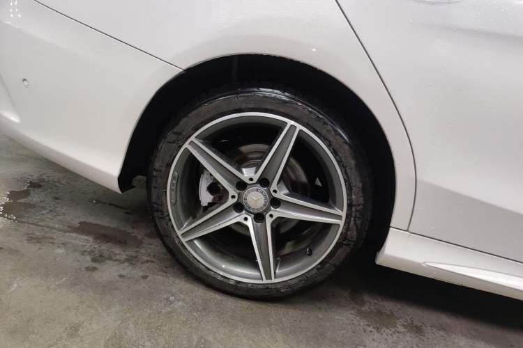 Used Mercedes-Benz C-Class 2015 C 200 station wagon Right Rear Wheel Hub