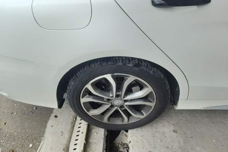 Used Mercedes-Benz C-Class 2015 Revised C 200 L Sport Edition Right Rear Wheel Hub