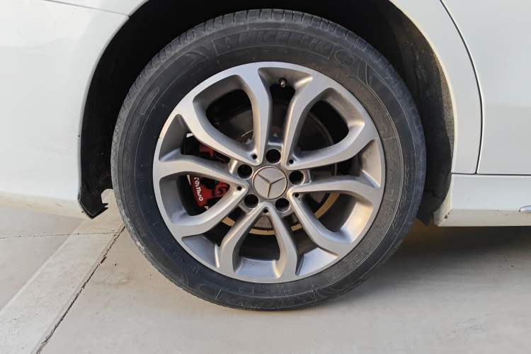 Used Mercedes-Benz C-Class 2015 C 200 L Sport Edition Right Rear Wheel Hub