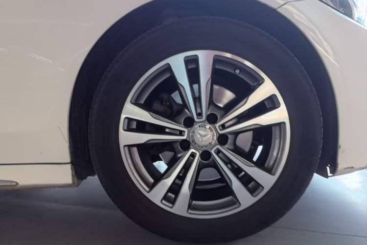 Used Mercedes-Benz C-Class 2015 Revised C 200 L Sport Edition Right Rear Wheel Hub