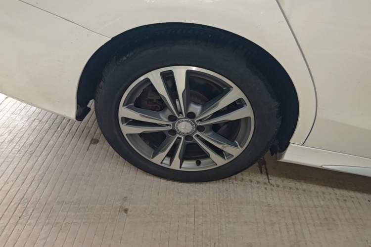 Used Mercedes-Benz C-Class 2015 Revised C 200 L Sport Edition Right Rear Wheel Hub