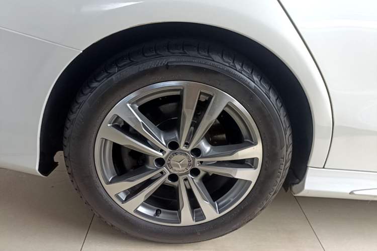 Used Mercedes-Benz C-Class 2015 Revised C 200 L Sport Edition Right Rear Wheel Hub