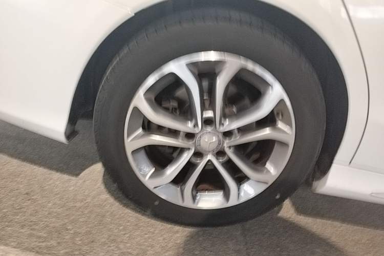 Used Mercedes-Benz C-Class 2015 Restyled C 180 L Sport Edition Right Rear Wheel Hub