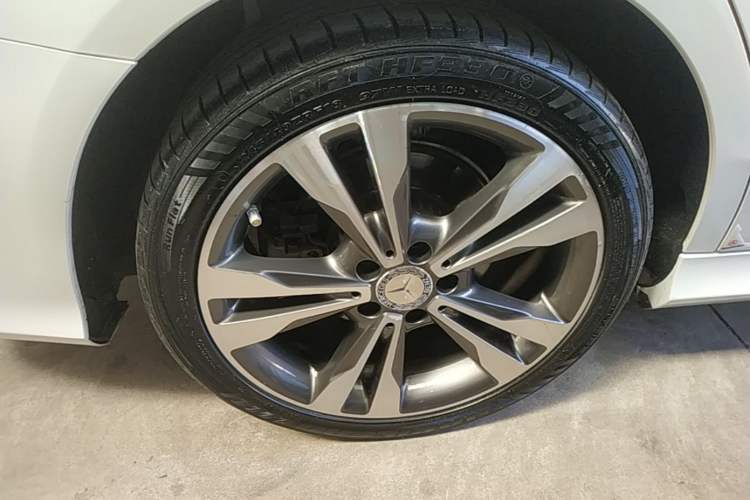 Used Mercedes-Benz C-Class 2015 C 200 L 4MATIC Sport Edition Right Rear Wheel Hub