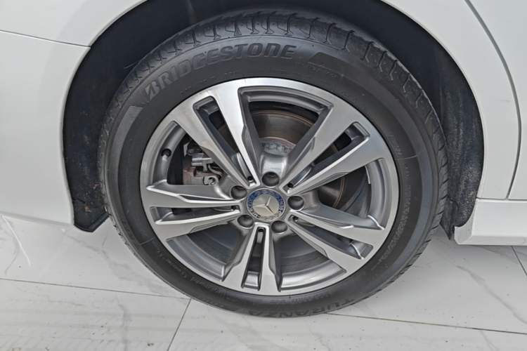 Used Mercedes-Benz C-Class 2015 Revised C 200 L Sport Edition Right Rear Wheel Hub