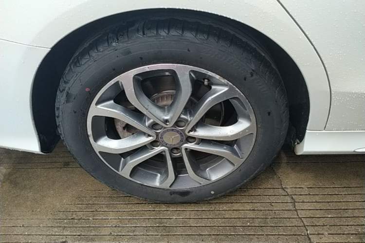 Used Mercedes-Benz C-Class 2015 Restyled C 180 L Sport Edition Right Rear Wheel Hub