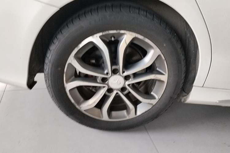 Used Mercedes-Benz C-Class 2015 Restyled C 180 L Sport Edition Right Rear Wheel Hub