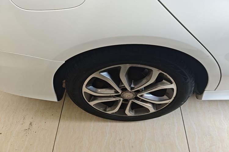 Used Mercedes-Benz C-Class 2015 Restyled C 180 L Sport Edition Right Rear Wheel Hub