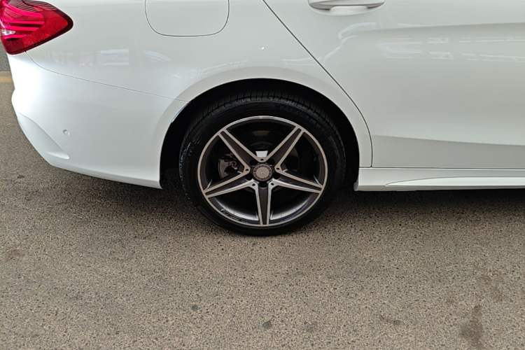 Used Mercedes-Benz C-Class 2015 C 200 station wagon Right Rear Wheel Hub