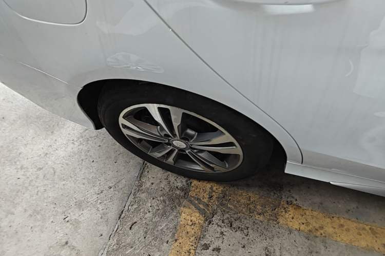 Used Mercedes-Benz C-Class 2015 Revised C 200 L Sport Edition Right Rear Wheel Hub