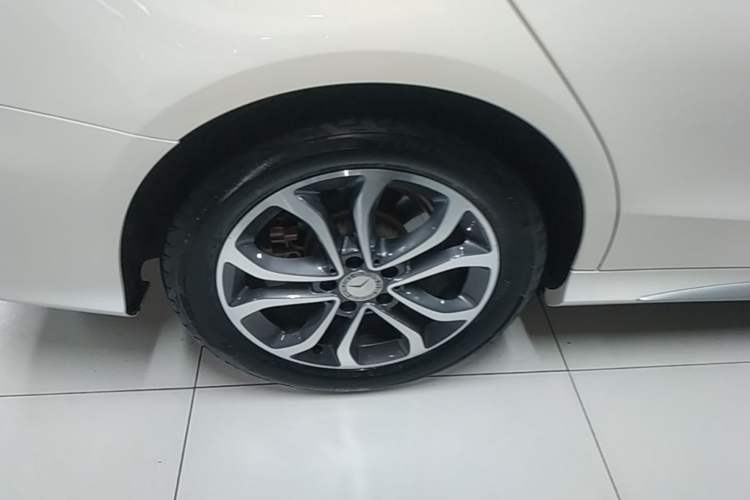 Used Mercedes-Benz C-Class 2015 C 200 L Sport Edition Right Rear Wheel Hub