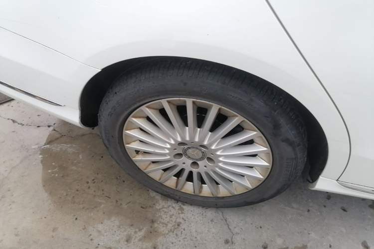 Used Mercedes-Benz C-Class 2015 Facelift C 200 L Right Rear Wheel Hub