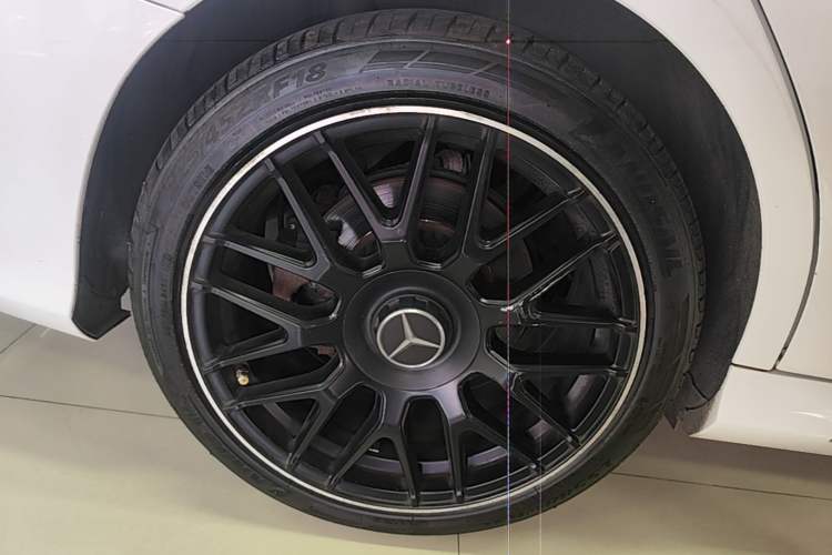 Used Mercedes-Benz C-Class 2015 Revised C 200 L Sport Edition Right Rear Wheel Hub