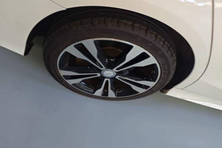 Used Mercedes-Benz C-Class 2015 C 200 Sport Edition 4MATIC Right Rear Wheel Hub