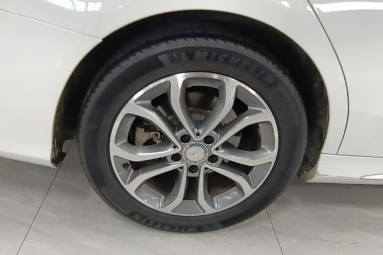 Used Mercedes-Benz C-Class 2015 Restyled C 180 L Sport Edition Right Rear Wheel Hub