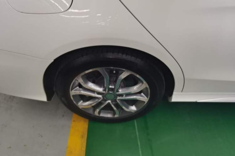 Used Mercedes-Benz C-Class 2015 C 180 L Sport Edition Right Rear Wheel Hub