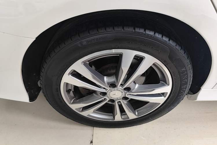 Used Mercedes-Benz C-Class 2015 Revised C 200 L Sport Edition Right Rear Wheel Hub