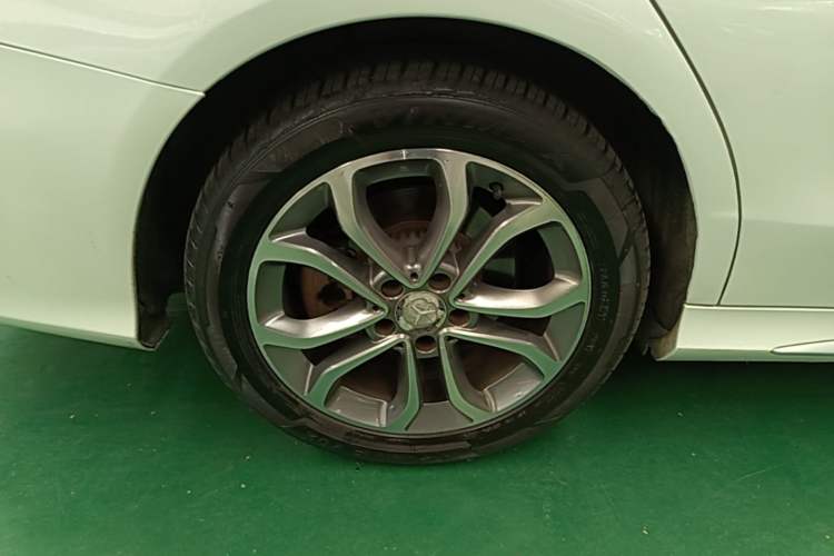 Used Mercedes-Benz C-Class 2015 Restyled C 180 L Sport Edition Right Rear Wheel Hub