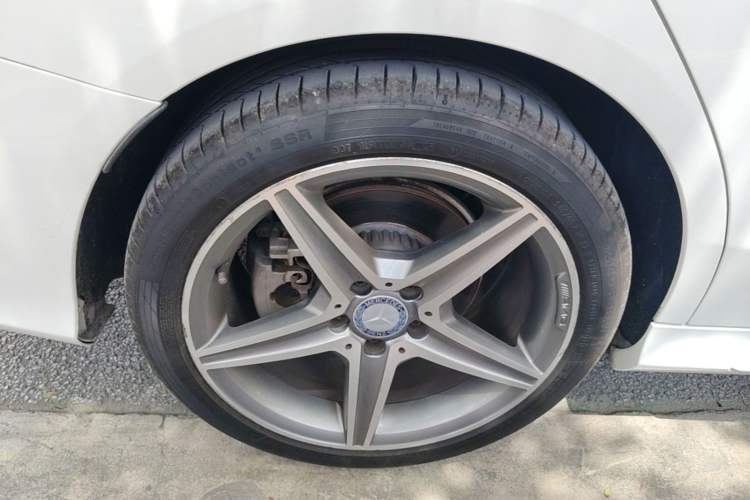 Used Mercedes-Benz C-Class 2015 C 260 L Sport Edition Right Rear Wheel Hub