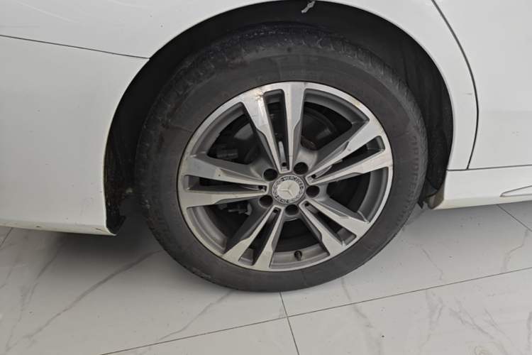 Used Mercedes-Benz C-Class 2015 Revised C 200 L Sport Edition Right Rear Wheel Hub