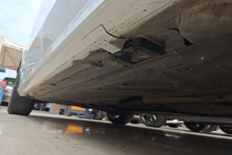 Used Mercedes-Benz C-Class 2015 C 200 station wagon Right Side Sill