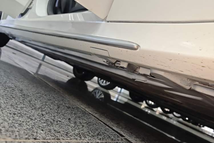 Used Mercedes-Benz C-Class 2015 Restyled C 180 L Sport Edition Right Side Sill