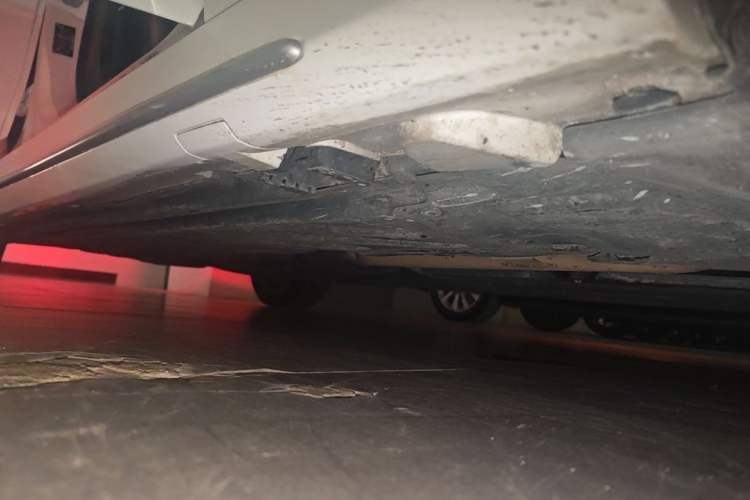 Used Mercedes-Benz C-Class 2015 Revised C 200 L Sport Edition Right Side Sill