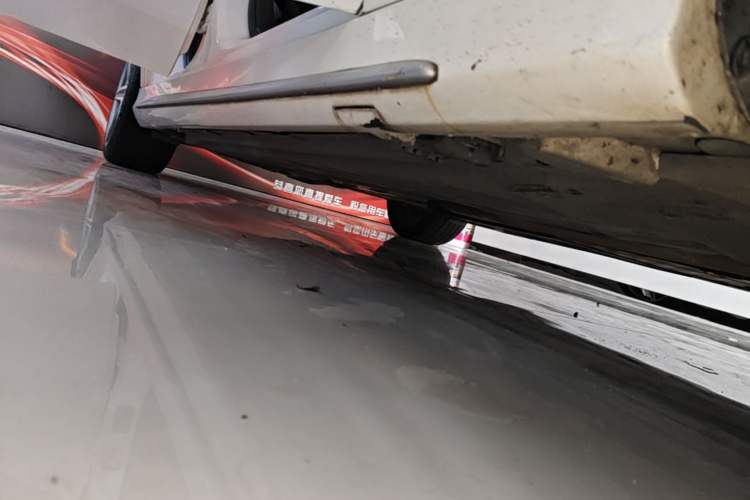 Used Mercedes-Benz C-Class 2015 C 260 L Sport Edition Right Side Sill
