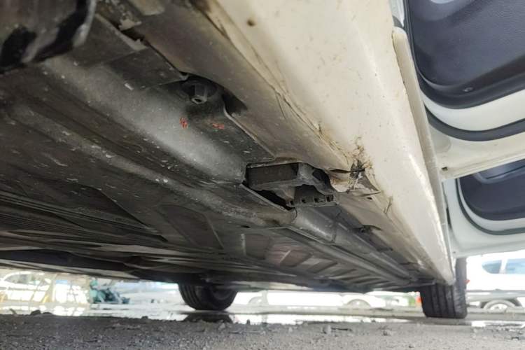 Used Mercedes-Benz C-Class 2015 Revised C 200 L Sport Edition Right Side Sill