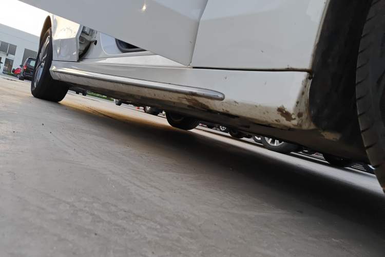 Used Mercedes-Benz C-Class 2015 C 200 L Sport Edition Right Side Sill