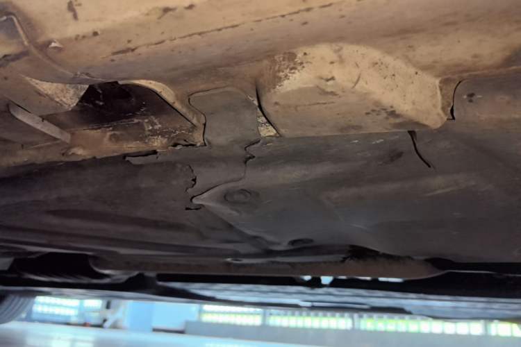 Used Mercedes-Benz C-Class 2015 Revised C 200 L Sport Edition Right Side Sill