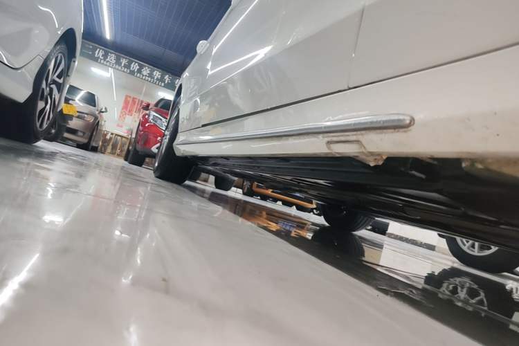 Used Mercedes-Benz C-Class 2015 Revised C 200 L Sport Edition Right Side Sill