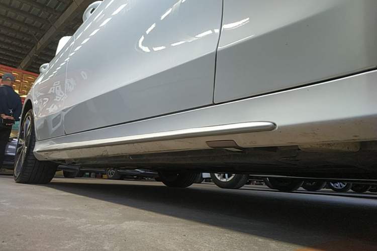 Used Mercedes-Benz C-Class 2015 C 200 L 4MATIC Sport Edition Right Side Sill