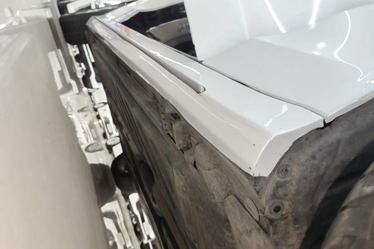 Used Mercedes-Benz C-Class 2015 Revised C 200 L Sport Edition Right Side Sill