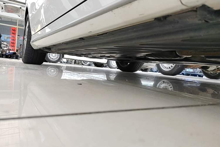 Used Mercedes-Benz C-Class 2015 Revised C 200 L Sport Edition Right Side Sill