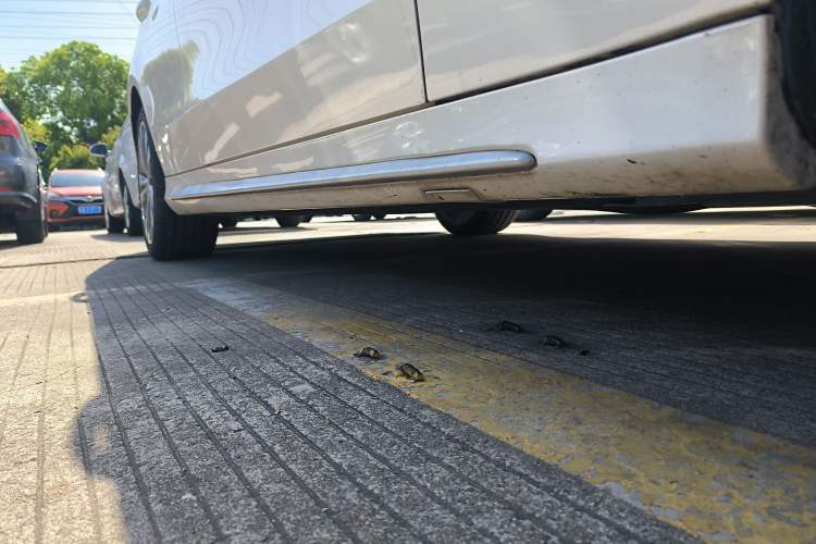 Used Mercedes-Benz C-Class 2015 C 200 L 4MATIC Sport Edition Right Side Sill
