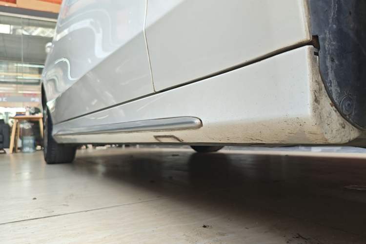 Used Mercedes-Benz C-Class 2015 Restyled C 180 L Sport Edition Right Side Sill