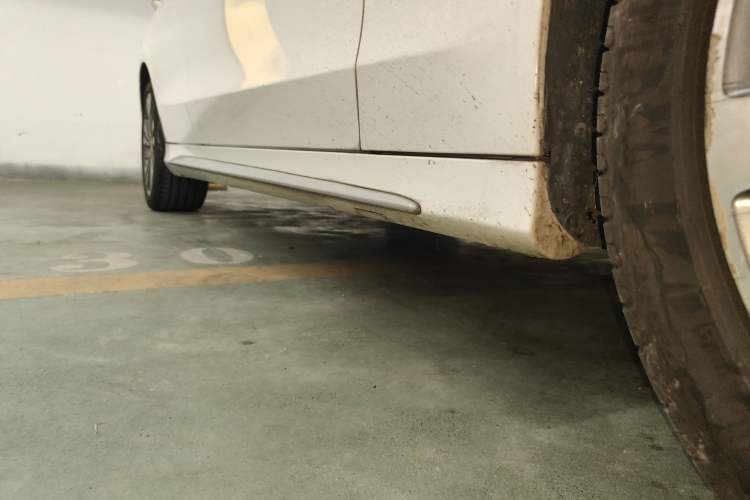 Used Mercedes-Benz C-Class 2015 C 200 L 4MATIC Sport Edition Right Side Sill