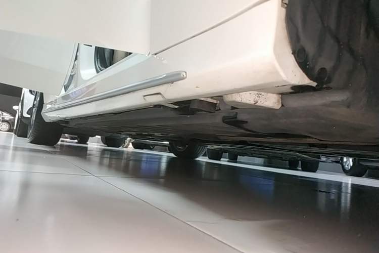 Used Mercedes-Benz C-Class 2015 C 200 L Sport Edition Right Side Sill