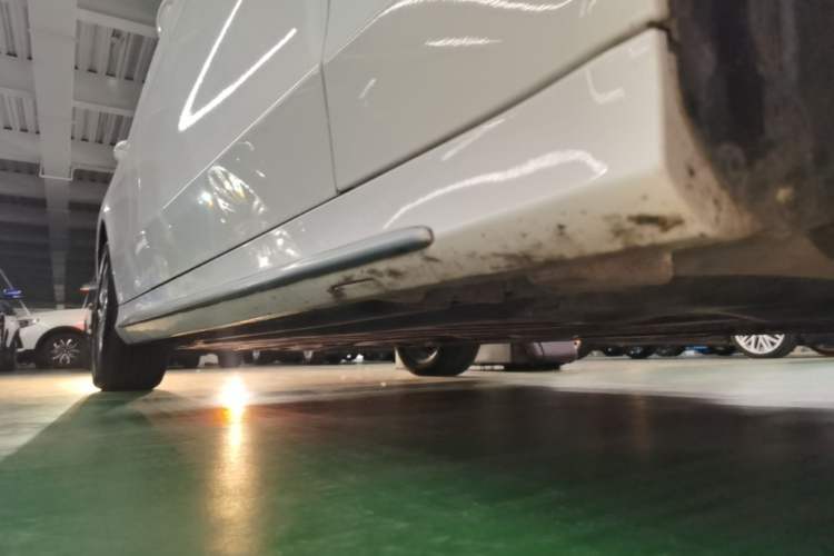 Used Mercedes-Benz C-Class 2015 C 180 L Sport Edition Right Side Sill