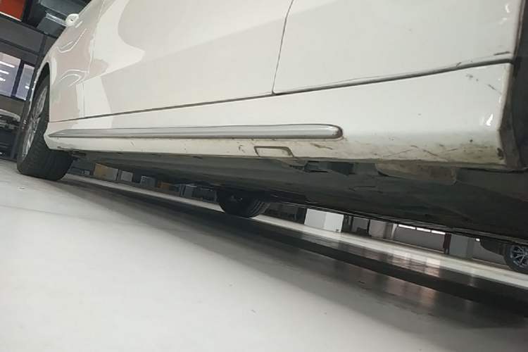 Used Mercedes-Benz C-Class 2015 Revised C 200 L Sport Edition Right Side Sill